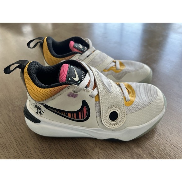 Nike Team Hustle D11 Low Doodles Size 12C - FJ7689-101‎ - Picture 1 of 12
